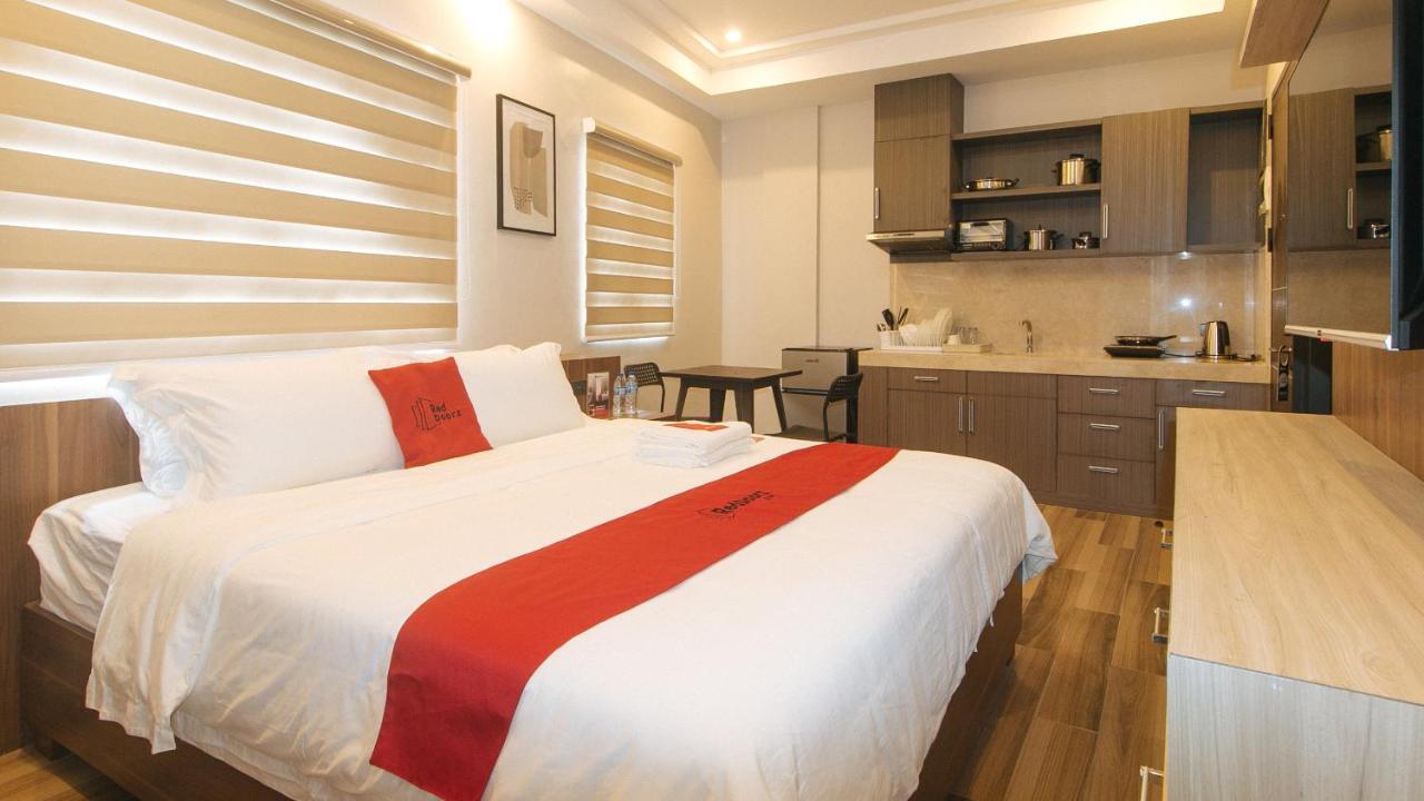 Reddoorz Plus @ Bez Tower And Residences San Juan San Juan  Екстериор снимка