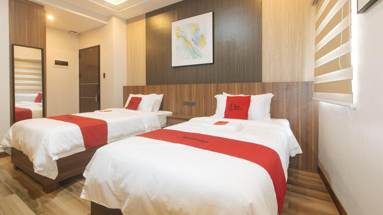 Reddoorz Plus @ Bez Tower And Residences San Juan San Juan  Екстериор снимка